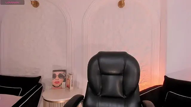 Snapshot of MiaFarrell_ chatting on July 28, 5:23 pm MiaFarrell online show from July 28, 5:23 pm