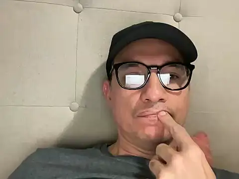 alex ruiz85 online show from December 2, 12:49 am