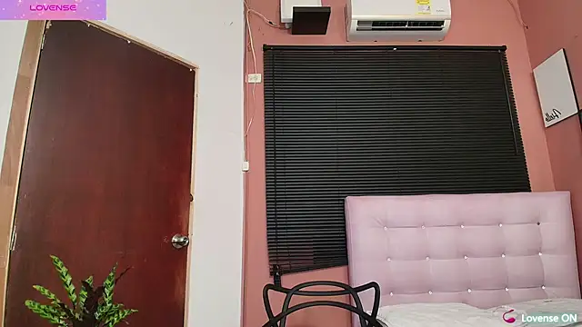 kinkyandsavage online show from January 10, 10:04 pm