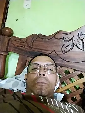 Snapshot of Alex011277 chatting on October 8, 7:33 pm Alex011277 online show from October 8, 7:33 pm