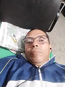 Snapshot of Alex011277 chatting on October 16, 3:18 am Alex011277 online show from October 16, 3:18 am