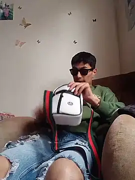 Snapshot of 1418edwar chatting on November 19, 5:13 pm 1418edwar online show from November 19, 5:13 pm