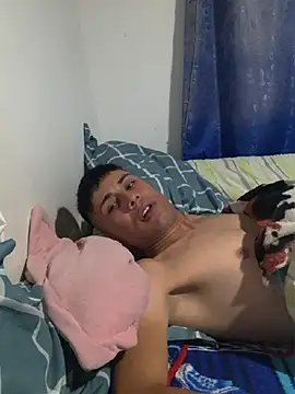 Snapshot of 1418edwar chatting on March 8, 2:04 am 1418edwar online show from March 8, 2:04 am