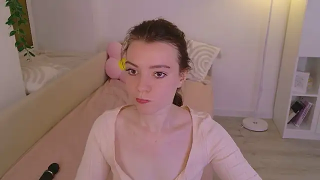 Lana  Cute  online show from July 13, 2:20 pm
