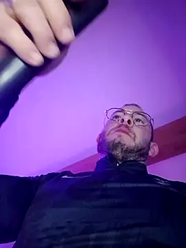 jourdinio13 online show from March 4, 8:27 pm