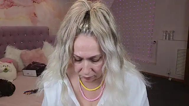 Snapshot of Penelope_Pinky chatting on January 23, 11:05 pm Penelope Pinky online show from January 23, 11:05 pm