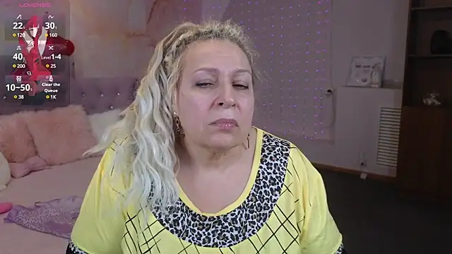 Snapshot of Penelope_Pinky chatting on February 11, 5:40 pm Penelope Pinky online show from February 11, 5:40 pm