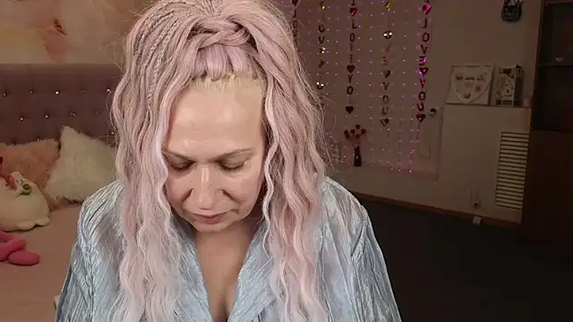 Snapshot of Penelope_Pinky chatting on February 25, 8:41 pm Penelope Pinky online show from February 25, 8:41 pm