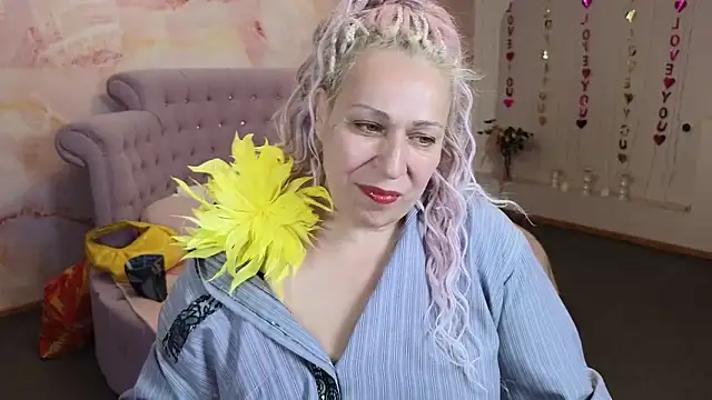 Snapshot of Penelope_Pinky chatting on September 18, 12:07 pm Penelope Pinky online show from September 18, 12:07 pm