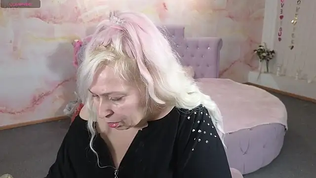 Penelope Pinky online show from April 28, 11:37 am