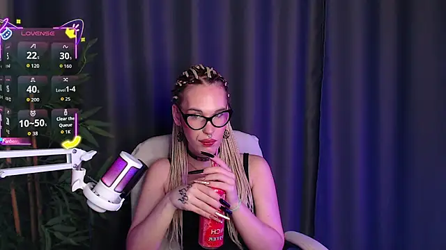 Snapshot of Cassie_Bae chatting on December 3, 9:02 pm Cassie Bae online show from December 3, 9:02 pm