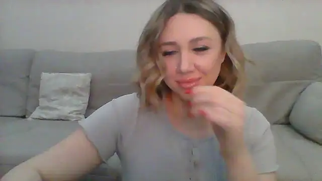 VickyLove047 online show from March 18, 3:53 am