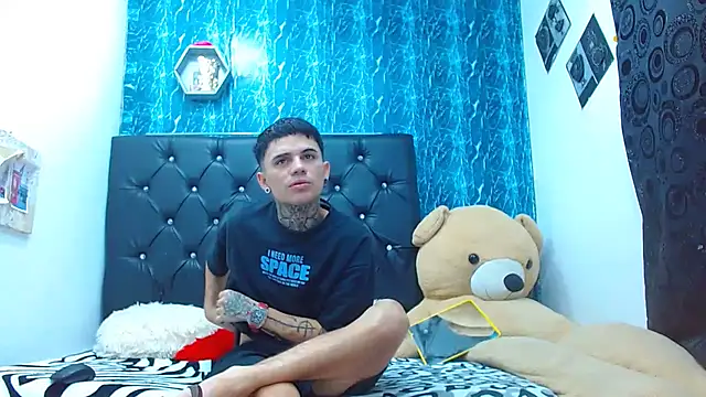 Snapshot of exotic_hot_couple chatting on March 9, 7:26 pm exotic hot couple online show from March 9, 7:26 pm