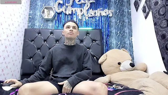 exotic hot couple online show from February 1, 10:41 pm