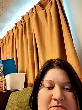 chrissybear84 online show from December 14, 6:20 pm