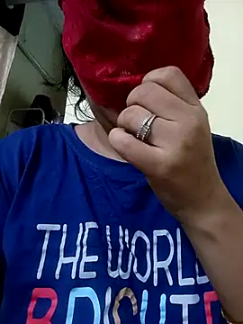 Snapshot of sunita-doll chatting on July 1, 7:43 am sunita-doll online show from July 1, 7:43 am