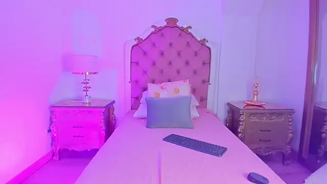 rebeca watsson online show from November 24, 11:32 am