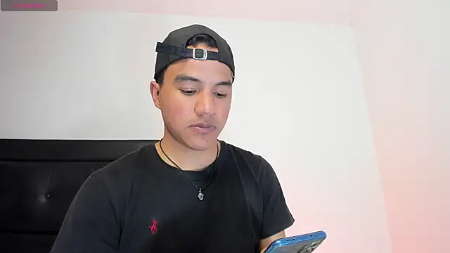 Snapshot of lucas_wellx chatting on July 31, 2:00 am lucas wellx online show from July 31, 2:00 am