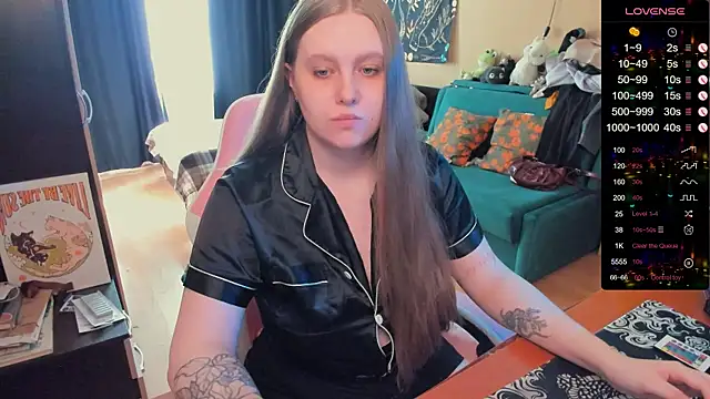 Snapshot of Alice_Dreamgirl_ chatting on May 6, 1:27 pm Alice Dreamgirl online show from May 6, 1:27 pm