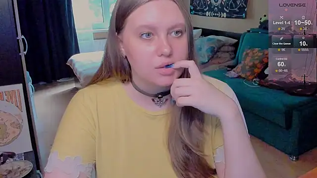 Snapshot of Alice_Dreamgirl_ chatting on August 1, 10:14 am Alice Dreamgirl online show from August 1, 10:14 am
