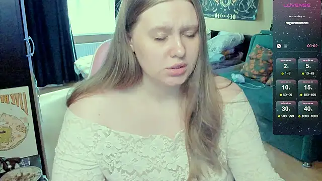 Snapshot of Alice_Dreamgirl_ chatting on August 9, 11:59 am Alice Dreamgirl online show from August 9, 11:59 am