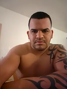 Snapshot of Latino2909 chatting on February 17, 6:09 am Latino2909 online show from February 17, 6:09 am