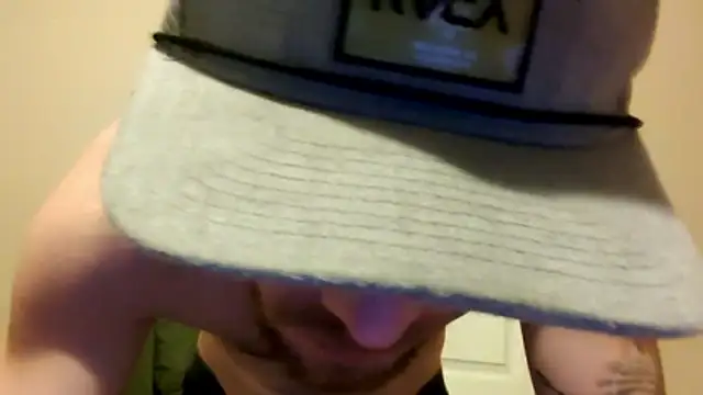 Snapshot of Huntzg23 chatting on November 29, 2:36 am Huntzg23 online show from November 29, 2:36 am