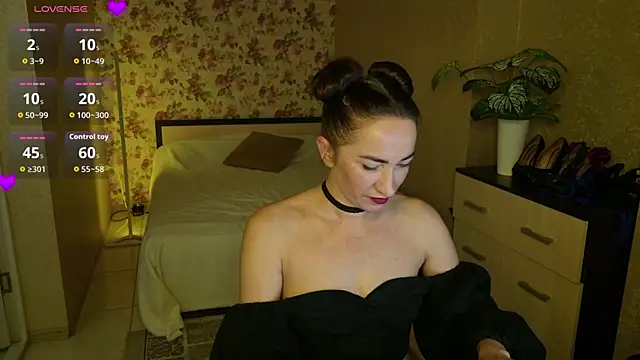 Snapshot of AnneHaddaway chatting on August 1, 7:24 pm AnneHaddaway online show from August 1, 7:24 pm