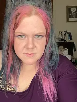 Snapshot of leenieb88 chatting on December 23, 4:06 pm leenieb88 online show from December 23, 4:06 pm