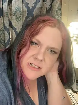 Snapshot of leenieb88 chatting on December 24, 12:33 am leenieb88 online show from December 24, 12:33 am