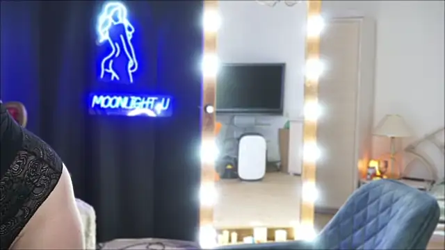 Snapshot of moonlight4u chatting on January 24, 5:21 am moonlight4u online show from January 24, 5:21 am