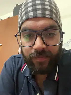 Snapshot of Arsh_Loves_Luv chatting on December 19, 12:34 pm Arsh Loves Luv online show from December 19, 12:34 pm