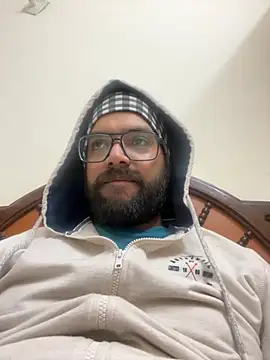 Snapshot of Arsh_Loves_Luv chatting on December 23, 7:20 pm Arsh Loves Luv online show from December 23, 7:20 pm