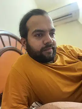 Snapshot of Arsh_Loves_Luv chatting on December 31, 10:04 am Arsh Loves Luv online show from December 31, 10:04 am