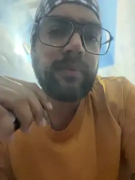 Snapshot of Arsh_Loves_Luv chatting on January 2, 7:23 am Arsh Loves Luv online show from January 2, 7:23 am