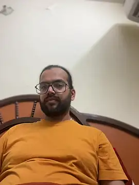 Snapshot of Arsh_Loves_Luv chatting on January 2, 5:29 pm Arsh Loves Luv online show from January 2, 5:29 pm