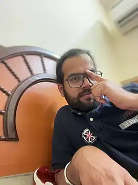 Snapshot of Arsh_Loves_Luv chatting on January 3, 6:14 pm Arsh Loves Luv online show from January 3, 6:14 pm