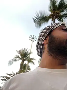 Snapshot of Arsh_Loves_Luv chatting on January 15, 10:27 am Arsh Loves Luv online show from January 15, 10:27 am