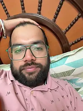 Snapshot of Arsh_Loves_Luv chatting on February 11, 7:27 pm Arsh Loves Luv online show from February 11, 7:27 pm