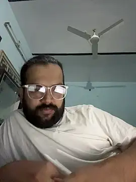 Snapshot of Arsh_Loves_Luv chatting on December 17, 11:00 pm Arsh Loves Luv online show from December 17, 11:00 pm