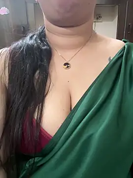 Snapshot of Akhi_Akshaya chatting on December 23, 10:32 am Akhi Akshaya online show from December 23, 10:32 am