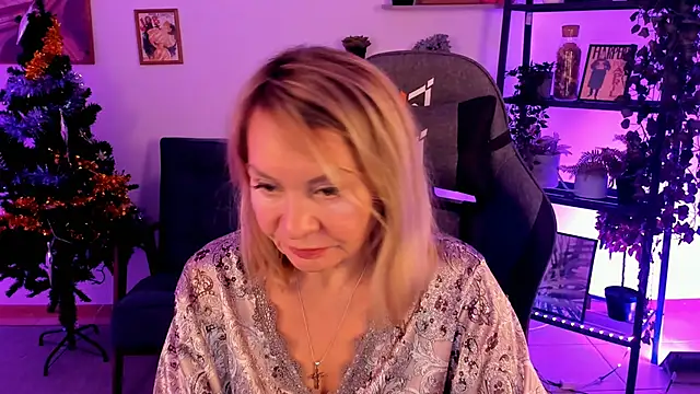 RosalindaFortuna online show from December 27, 2:33 pm