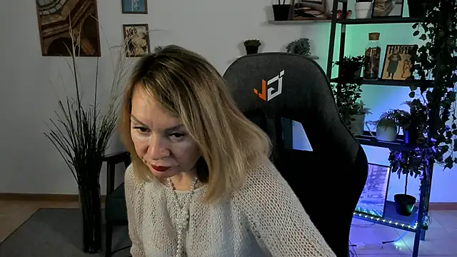 RosalindaFortuna online show from January 4, 10:49 am