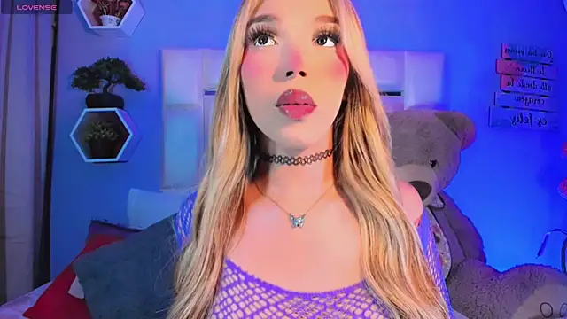 Snapshot of Aileen_18 chatting on October 3, 10:40 pm Aileen 18 online show from October 3, 10:40 pm