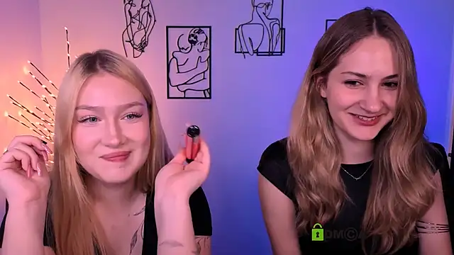 Snapshot of playful_sophie chatting on July 5, 7:10 pm playful sophie online show from July 5, 7:10 pm