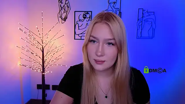 Snapshot of playful_sophie chatting on July 17, 7:08 pm playful sophie online show from July 17, 7:08 pm