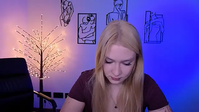 Snapshot of playful_sophie chatting on July 20, 7:16 pm playful sophie online show from July 20, 7:16 pm