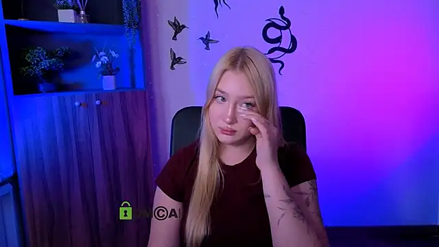 Snapshot of playful_sophie chatting on July 23, 2:09 am playful sophie online show from July 23, 2:09 am