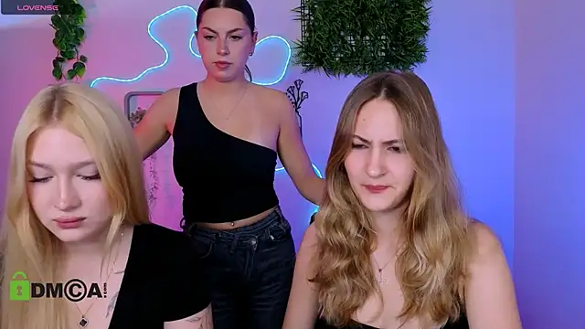 Snapshot of playful_sophie chatting on July 29, 7:12 pm playful sophie online show from July 29, 7:12 pm