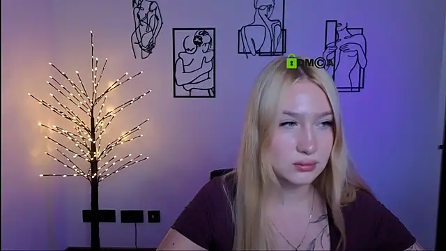 Snapshot of playful_sophie chatting on August 5, 7:17 pm playful sophie online show from August 5, 7:17 pm